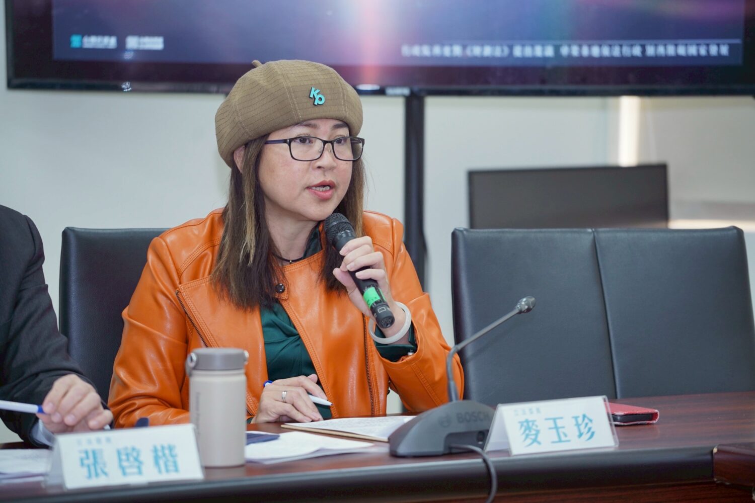 麥玉珍委員表示，不希望任何新住民被剝奪參政權或生活權，遭受打壓與歧視，被逼到無法呼吸。(圖／民眾黨團)
