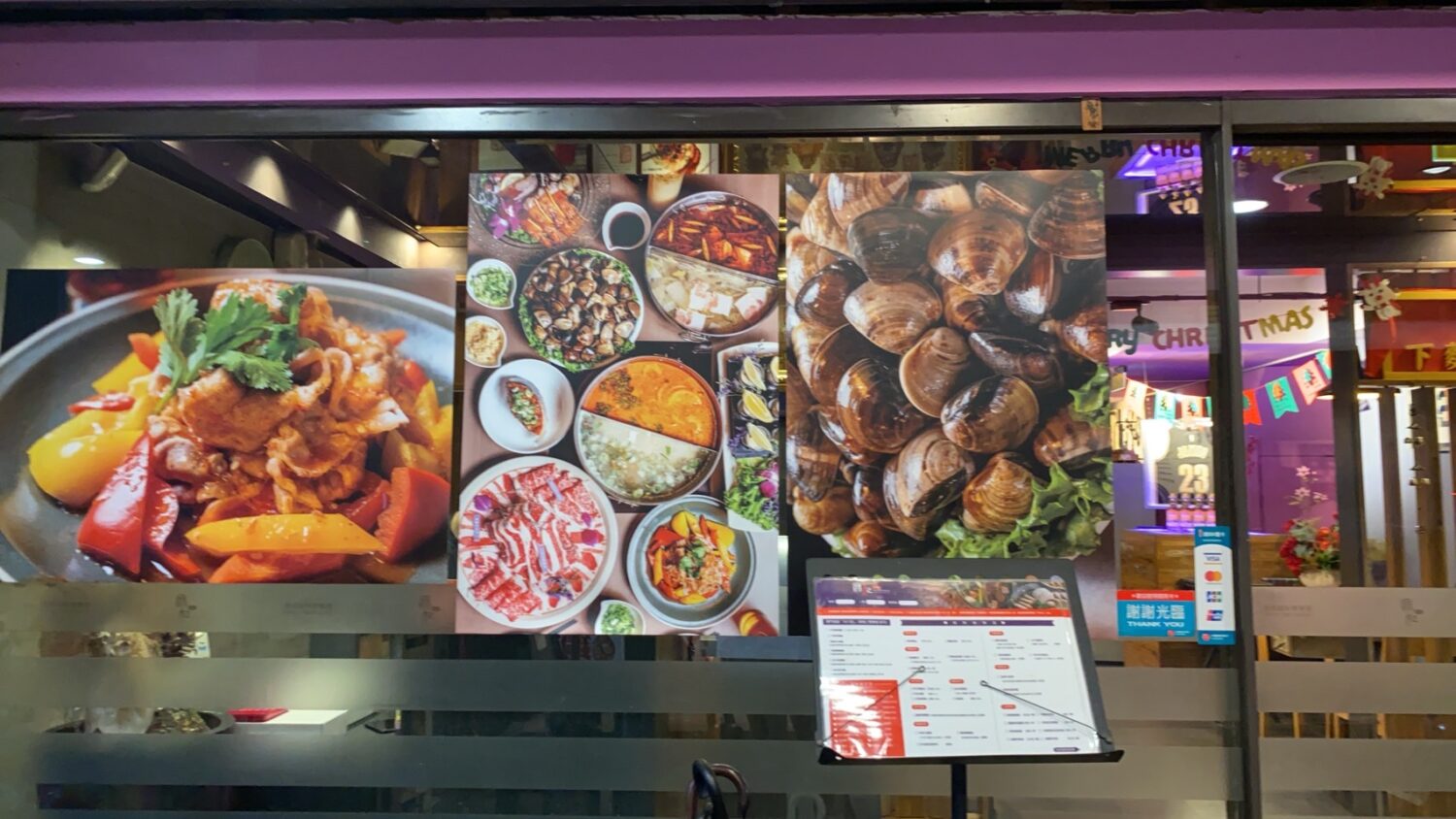 新北市三重區的「麻妃麻辣火鍋」店內不僅提供用心料理、貼心服務,更成為在地人鄰里聚會的溫暖據點。(圖/記者翻攝)