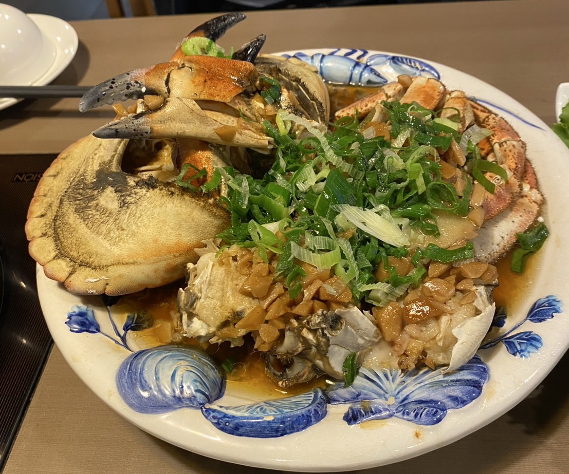 石頭蟹料理使用食材是店內產地直送海鮮,頂級食材,口感頂級。(圖/記者翻攝)
