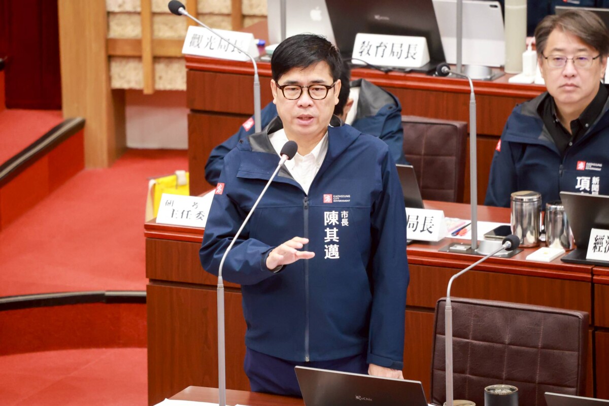 ▲市長陳其邁28日赴議會總質詢,針對轄內公園更新與維護、治水清淤等議題答詢回應。