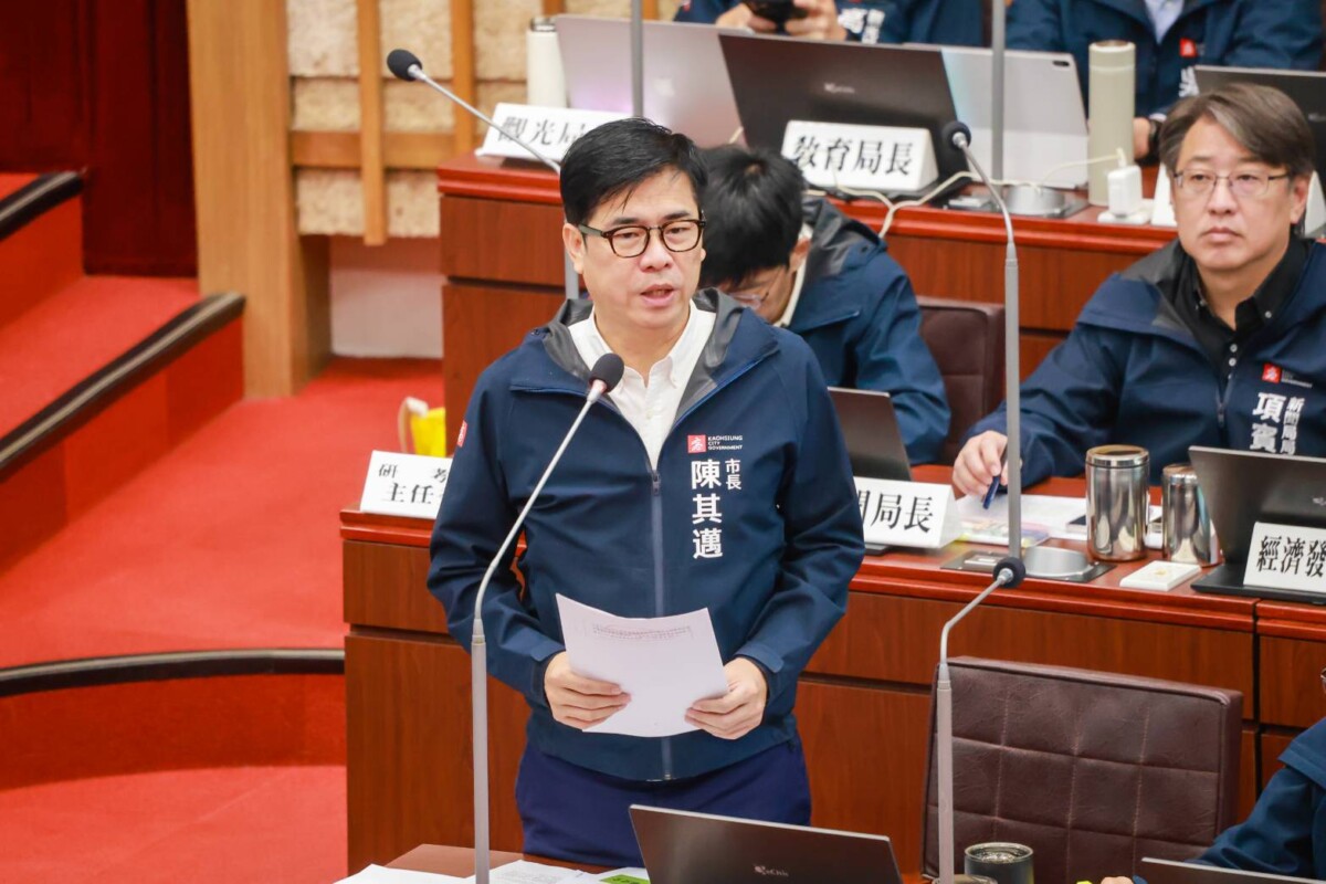 ▲議員在質詢中關注大樹舊鐵橋濕地、大旗美地區社區活動中心、旗山老街攤販、大樹交通建設等議題，陳其邁逐一回應。