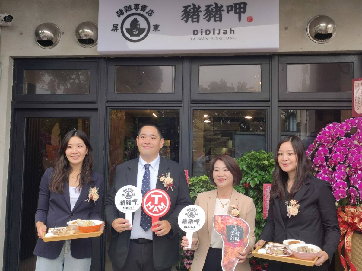 ▲台畜公司進駐屏東西市場開設新門市與「豬豬呷」豬雜專賣店今(28)日開張,屏東縣長周春米應邀揭牌。(圖/記者王靚慧攝)