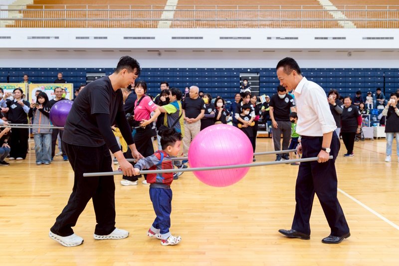 親子、勞工組團熱鬧競賽 嘉義縣114年度勞工趣味運動會