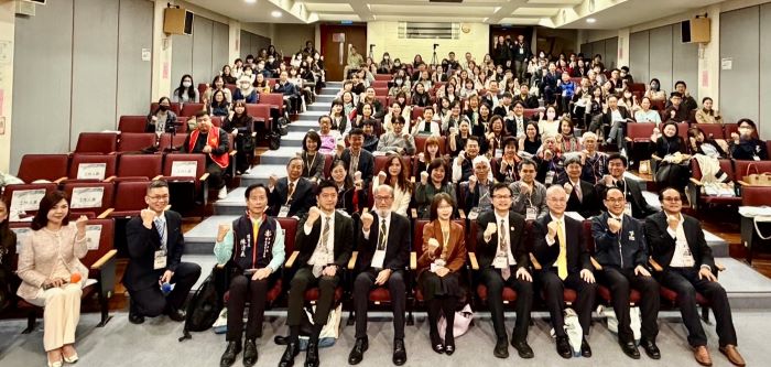 東亞地區校長學研討會登場 張明文分享新北五大亮點 43 《圖說》東亞地區校長學學術研討會今日舉行,來自各地的專家學者齊聚一堂,探究教育領導與社會責任,邁向永續未來。〈教育局提供〉