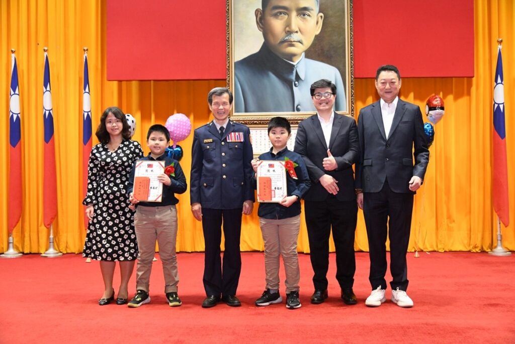 財團法人臺北市政府警察局員工子女獎學基金會舉行第64屆獎學金頒獎典禮 學子齊聚共襄盛舉 27 %E4%BA%8C 27