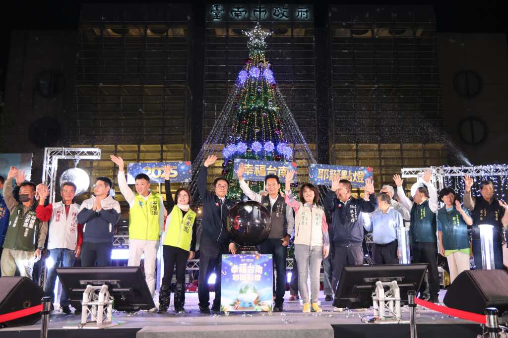 ▲點燈儀式各議員服務處代表共襄盛舉。