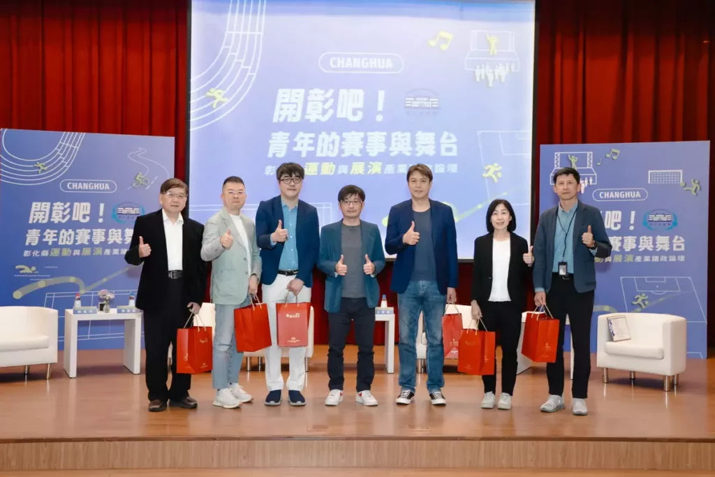 謝典霖議長與彰師大陳明飛校長（左一）及多位講師合影留念