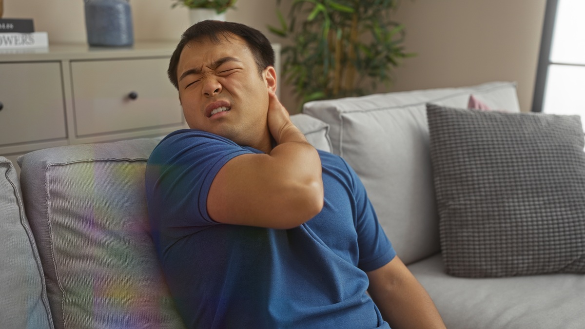 醫揭「4大習慣」害脊椎急速老化！幾乎人人都中  久坐超過1小時慘了
