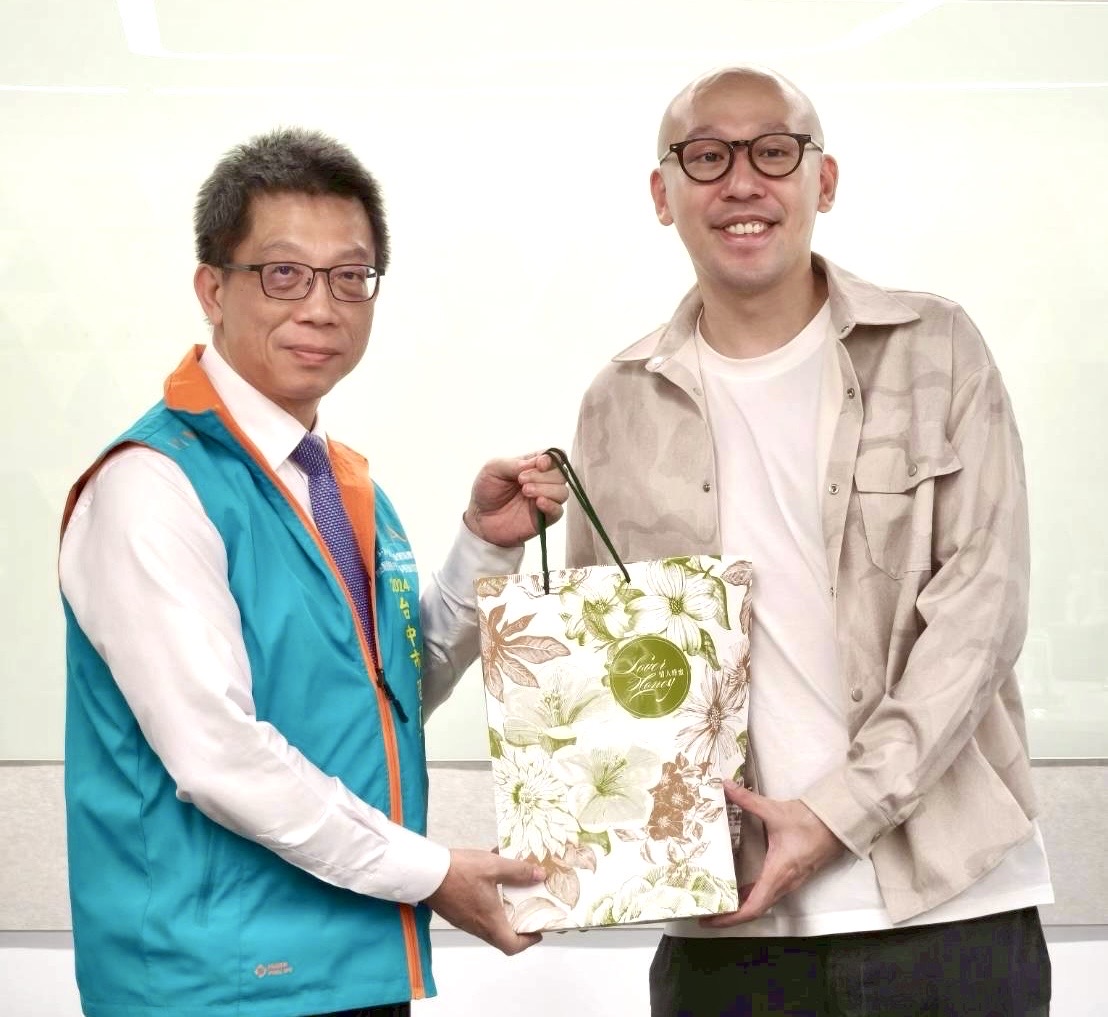 汪喵星球執行長、同時也是中華民國創業楷模的孫宗德(右),與台中市新創會前會長胡晉芫(左)一同出席活動,並向在場創業者分享創業歷程與實戰經驗。(圖/記者林照東攝)