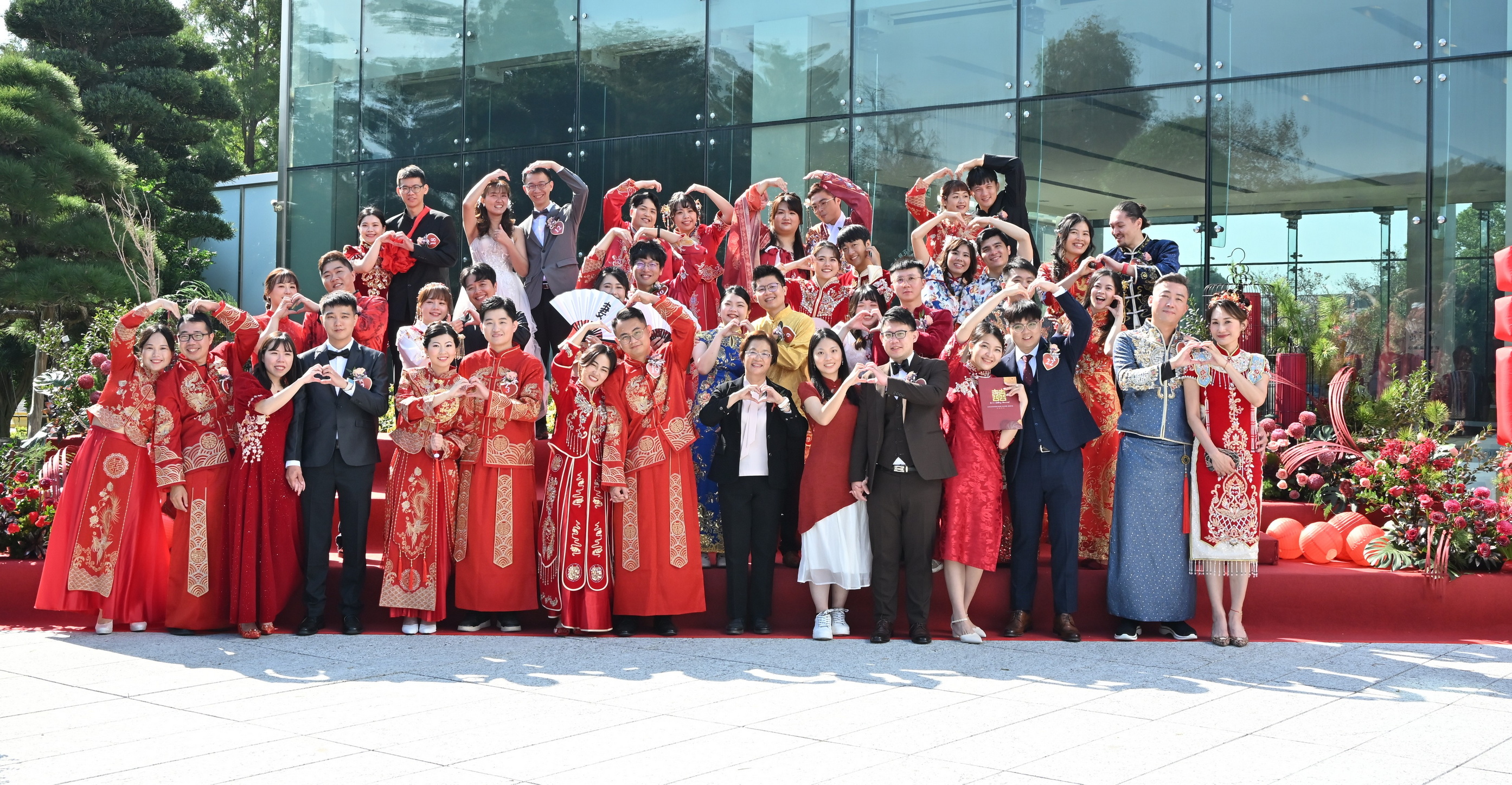 （有影片）／紅毯、禮鼓超吸睛！彰化42對新人在成美文化園喜嫁娶