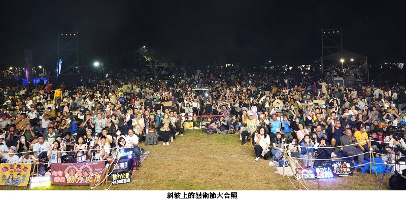 可能是人群和文字的圖像