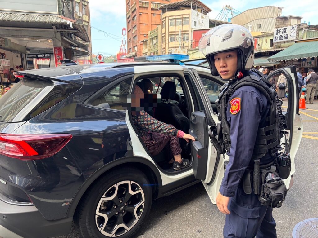 迷途女子求援 警助安全返家 40 1764477546405