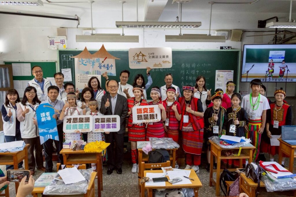 114年全國語文競賽團體賽 「讀者劇場」台中登場 26 04%E6%95%99%E8%82%B2%E9%83%A8%E5%8F%8A%E6%95%99%E8%82%B2%E5%B1%80%E9%95%B7%E5%AE%98%E8%87%B3%E7%B8%A3%E5%B8%82%E4%BC%91%E6%81%AF%E5%8D%80%E8%87%B4%E6%84%8F 0