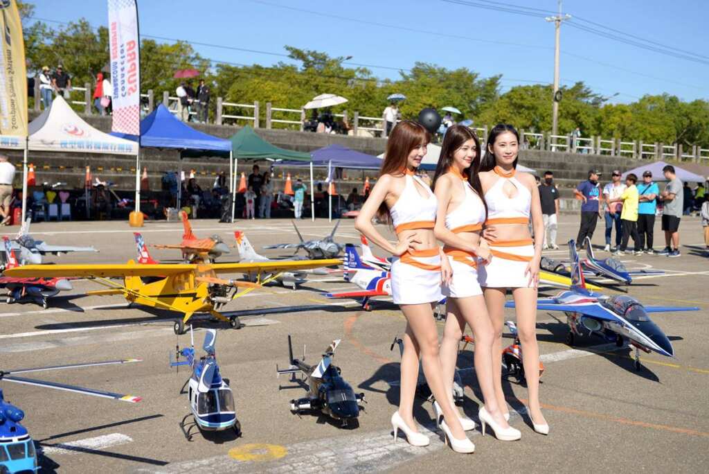 ▲第十一屆航空模型嘉年華會在苗栗市經國飛行場熱鬧登場。
