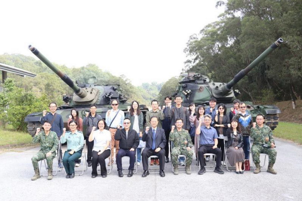加強暢通聯繫管道 投檢召開「檢察與軍事機關業務聯繫會議」 198 加強暢通聯繫管道 投檢召開「檢察與軍事機關業務聯繫會議」 197
