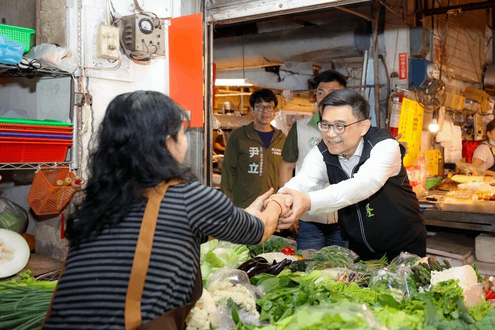 一天掃3市場聽基層民意 賴瑞隆用最貼近市民方式爭取支持 207 照片來源:立法委員賴瑞隆辦公室
