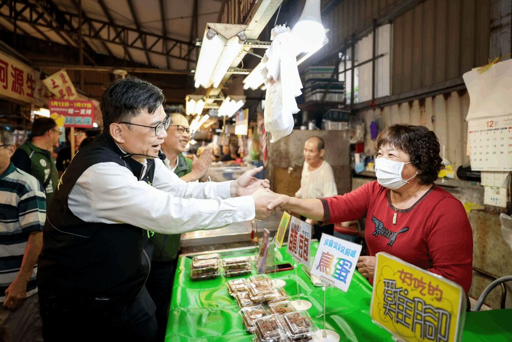 一天掃3市場聽基層民意 賴瑞隆用最貼近市民方式爭取支持 208 照片來源:立法委員賴瑞隆辦公室