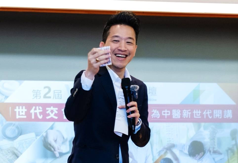 何志偉挺桃園中醫論壇 喊結合AI拚15兆醫療產值 1262086 0