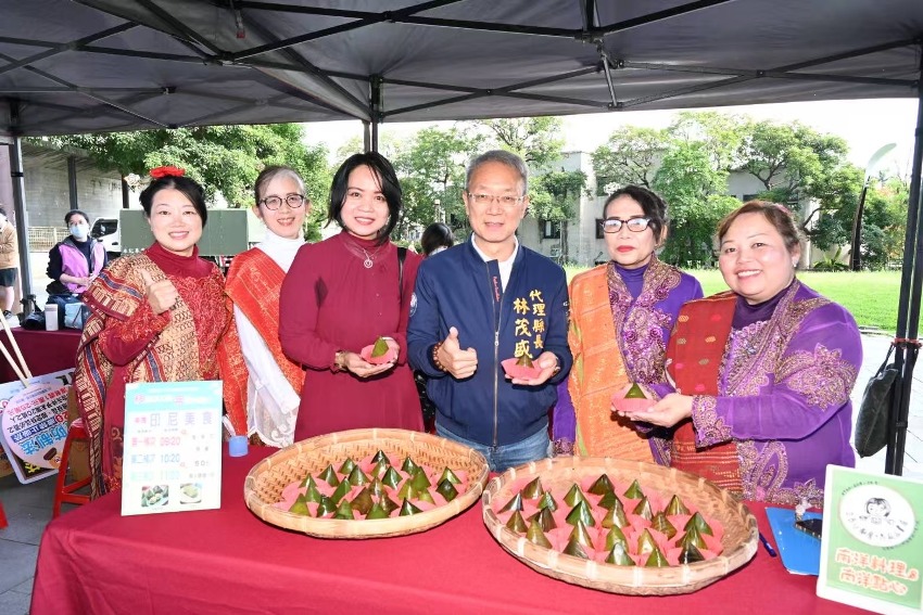 ▲ 宜蘭縣114年國際移民嘉年華登場代理縣長林茂盛(右3)到場分享異國文化。