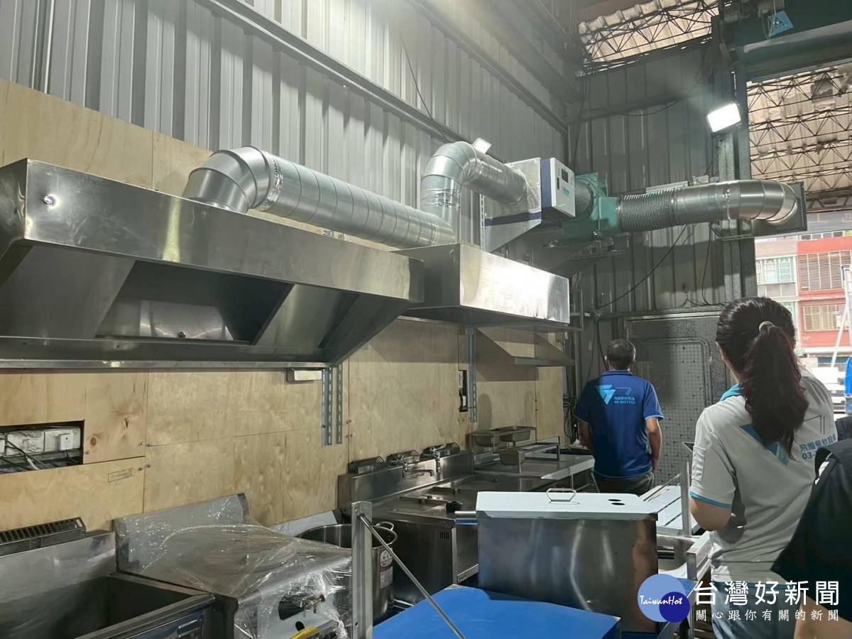 桃園油煙防制裝設率逾七成，環保局、餐飲工會與設備商合作推動食在淨煙再升級。