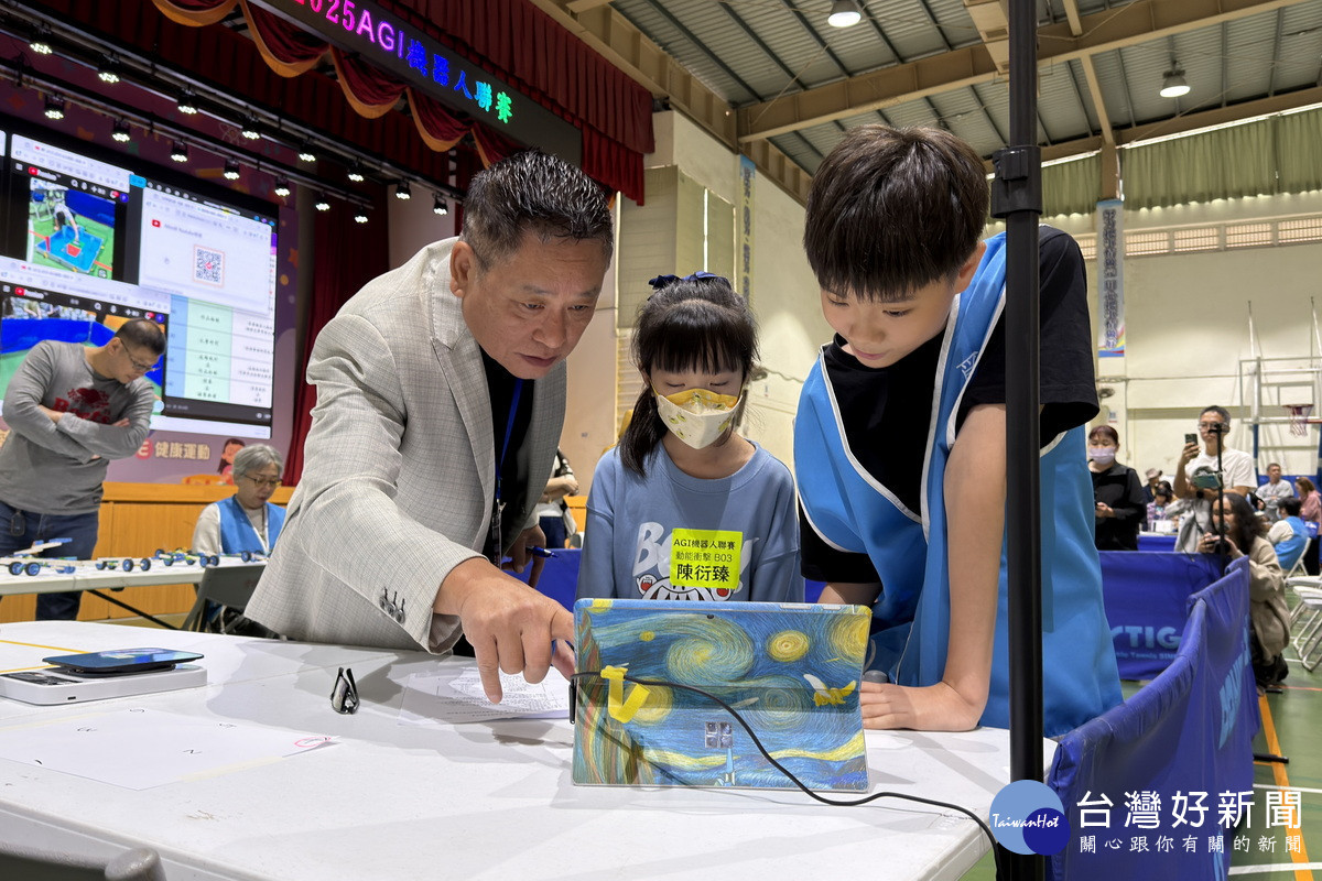 「2025 AGI 機器人聯賽」(Artificial General Intelligence Robot Competition 2025)現場競賽情形。