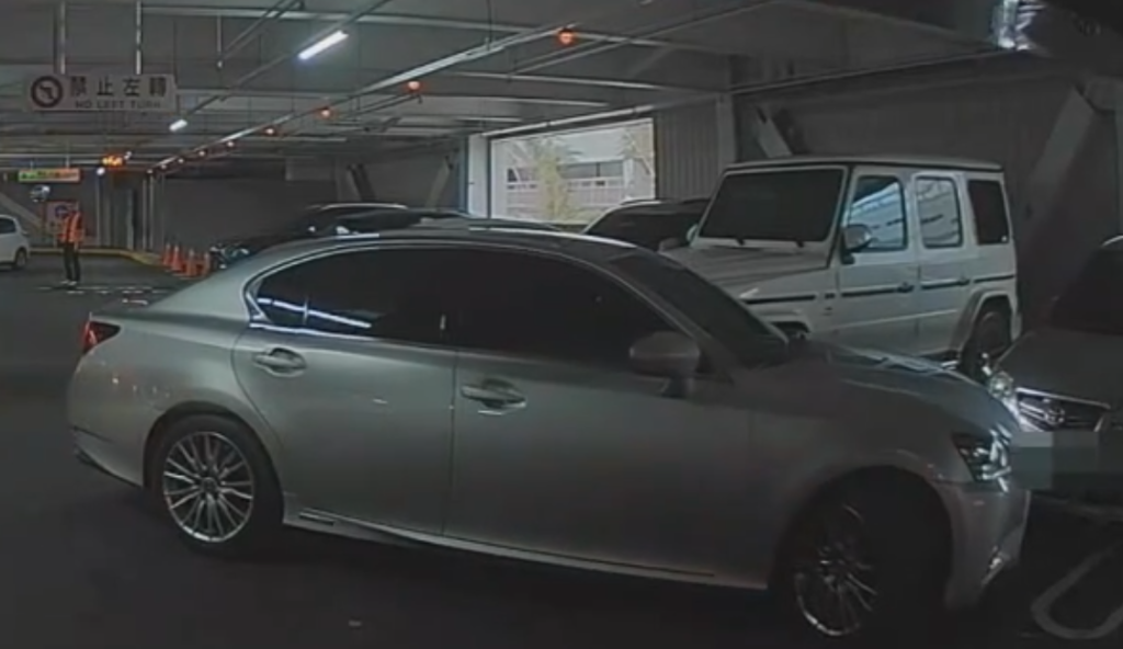 誇張!- 台中好市多北屯店停車場內男子毒駕撞3車