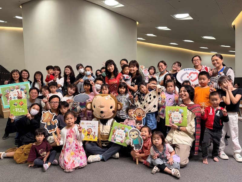 說書共讀引共鳴 嘉基慢慢猴巡迴說書活動 孩子的節奏值得被看見