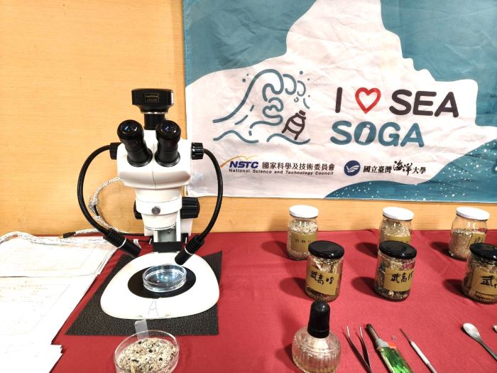 培育高中職生成為「引水人」 新北「海洋公民科學家」計畫啟動 30 《圖說》「海洋公民科學家」培育計畫記者會現場儀器。〈記者葉柏成攝〉