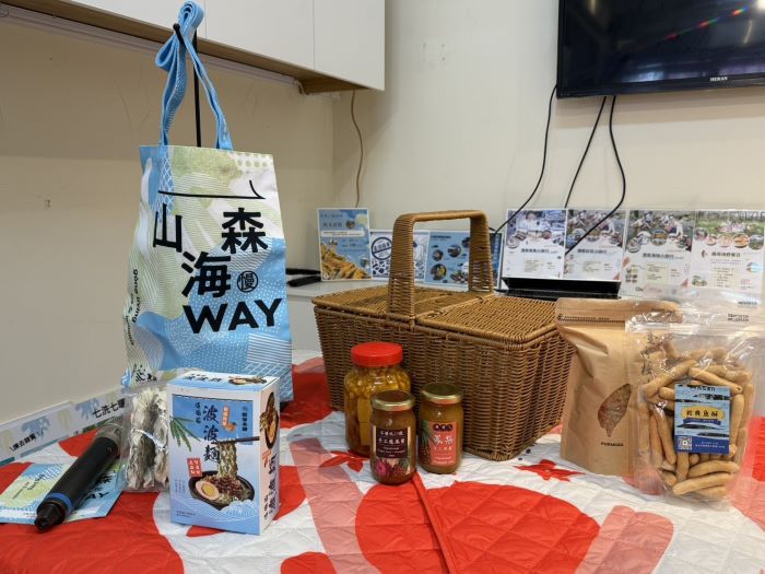 《圖說》「品味貢寮」串聯在地品牌推出野餐組與各式伴手禮，透過共同品牌行銷貢寮。〈農業局提供〉