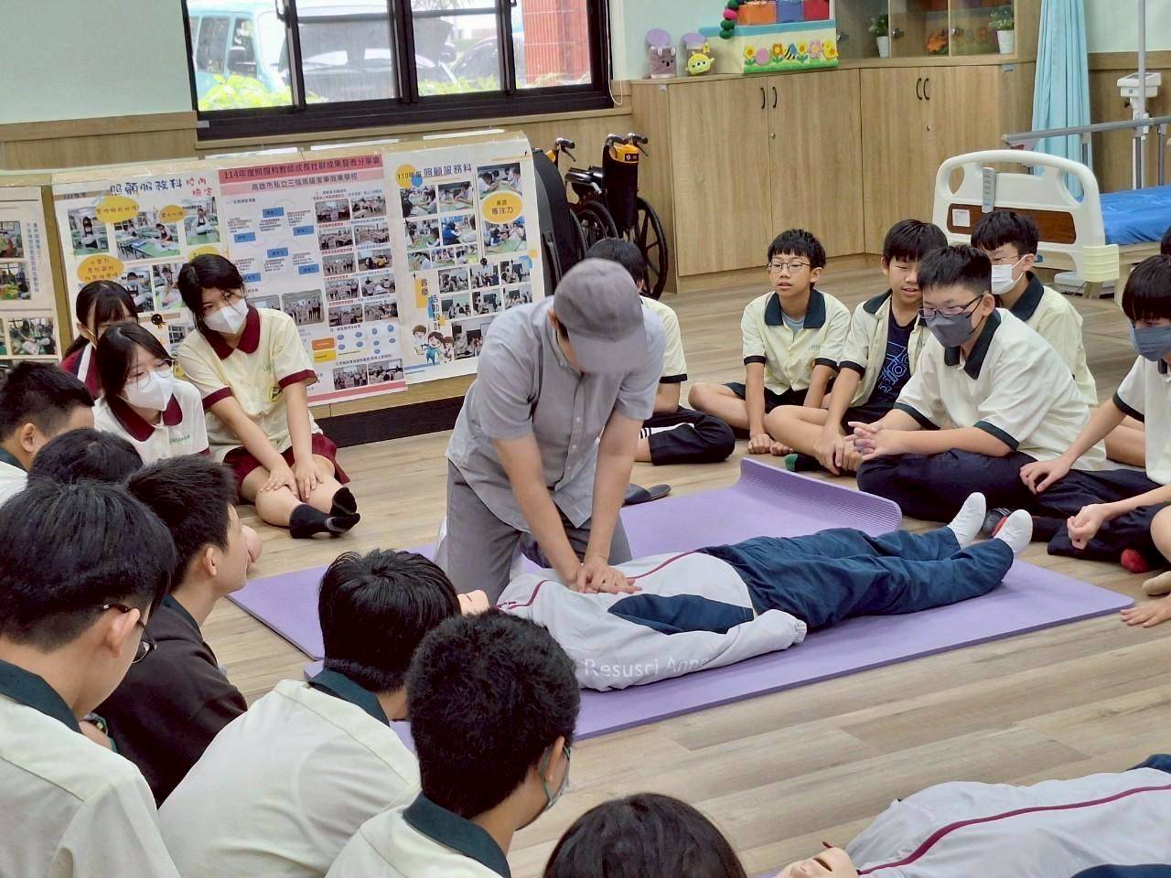 三信家商辦理114學年度寒假特色課程體驗營 多元技職課程助國中生探索未來