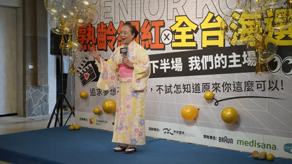 結合日式服飾表演老師，大展身手。