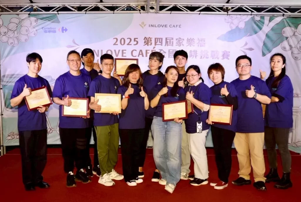 賽事總召施智偉老師帶領世界級評審團一起催生未來的世界咖啡冠軍。