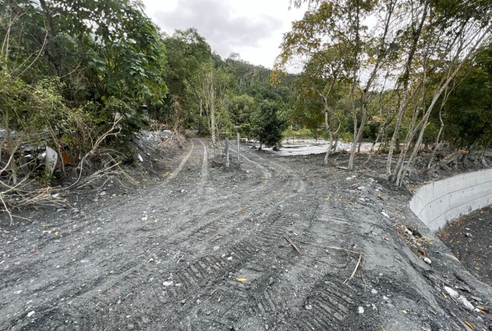 明利村上游野溪清疏完成 花蓮農業處:減少暴雨再淹水道路中斷風險 198 明利村上游野溪清疏完成 花蓮農業處:減少暴雨再淹水道路中斷風險 197