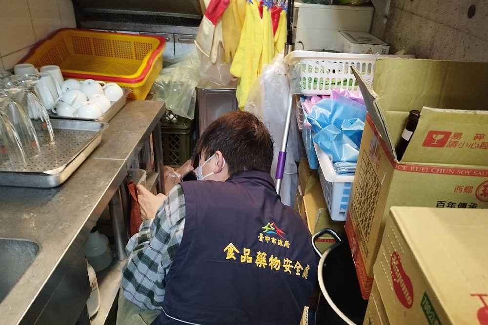 春水堂公益店誤用含清潔劑水壺3人傷 台中食安處:最重7年有期徒刑 218 春水堂公益店誤用含清潔劑水壺3人傷 台中食安處:最重7年有期徒刑 217