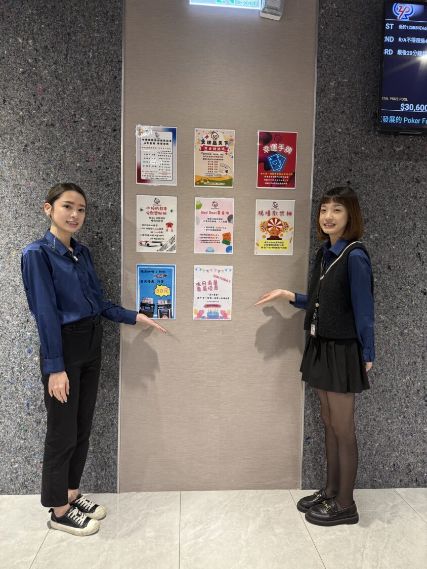 中華國際德州撲克協會(ZIPA POKER)服務人員展示多元賽事方案!(圖/記者 蔡尚芸攝)