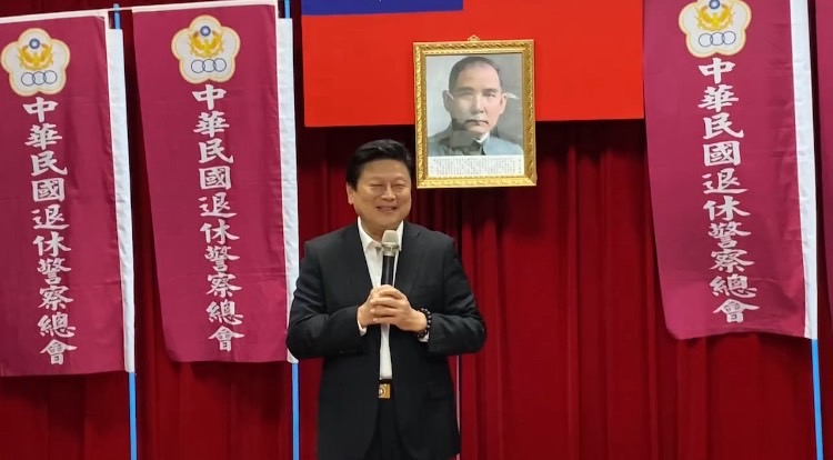 傅崑萁指出,警方勤務繁雜、壓力龐大,從查訪、糾紛處理到大型活動維安,都是一線警力的日常挑戰。(記者包克明 攝)