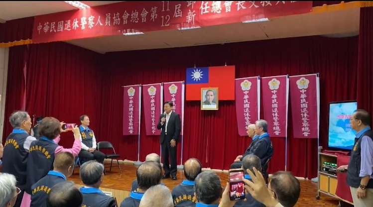 國民黨立法院黨團總召傅崐萁親自出席中華民國退休警察人員協會總會第11屆、第12屆總會長交接典禮,並在致詞時多次強調「退警是國家的老英雄」。(記者包克明 攝)