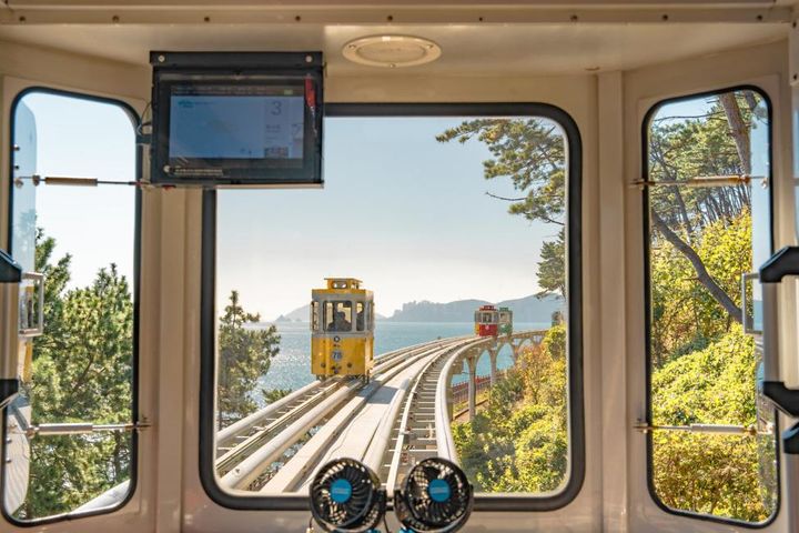 釜山天空膠囊列車深受各國旅客喜愛。　圖：KKday／提供