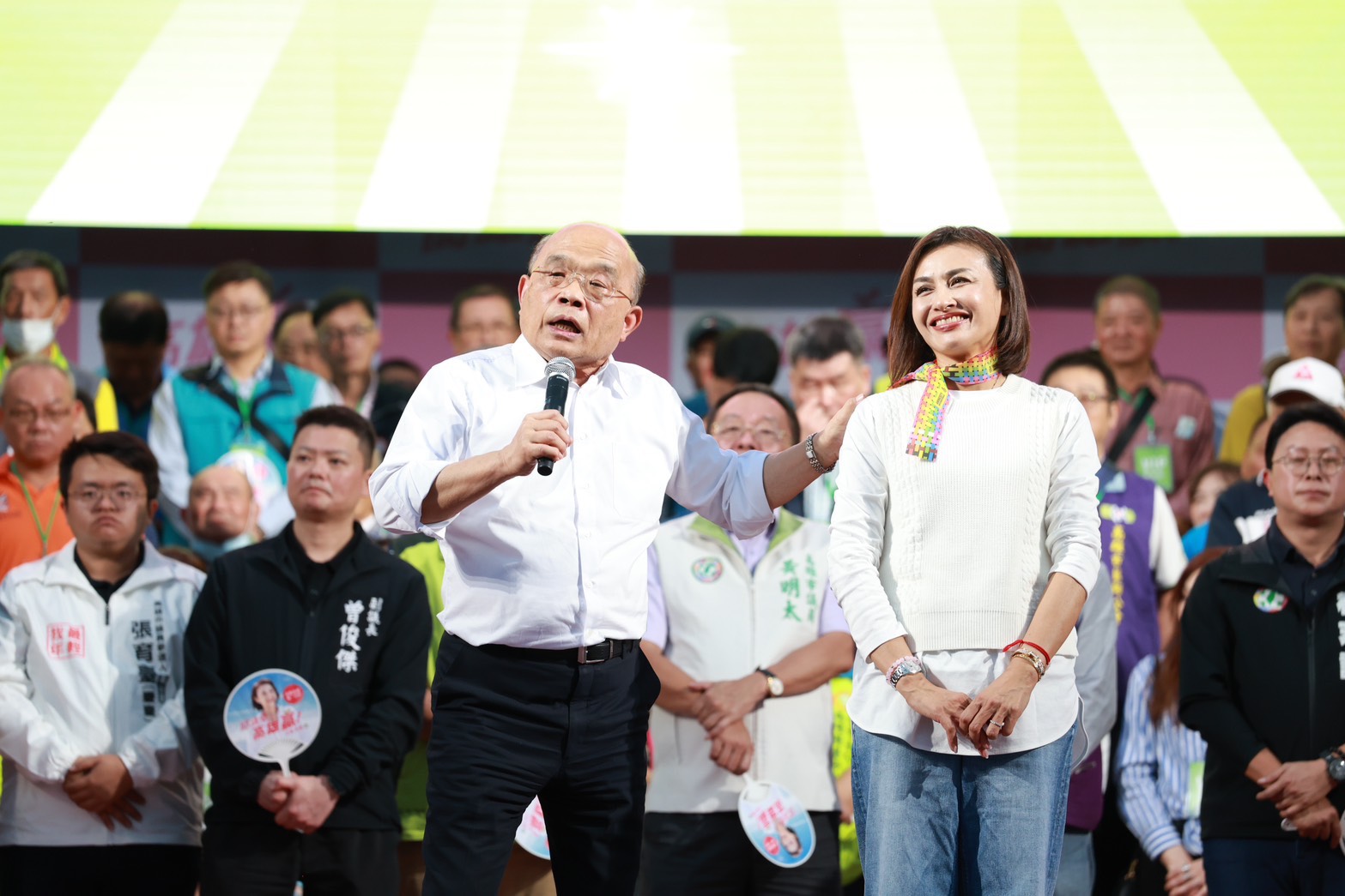 邱議瑩首場造勢爆場5萬人!跨派系最大合體、正副議長首次初選同台 扁蘇獻聲力挺「最強母雞」 - https://www.watchmedia01.com