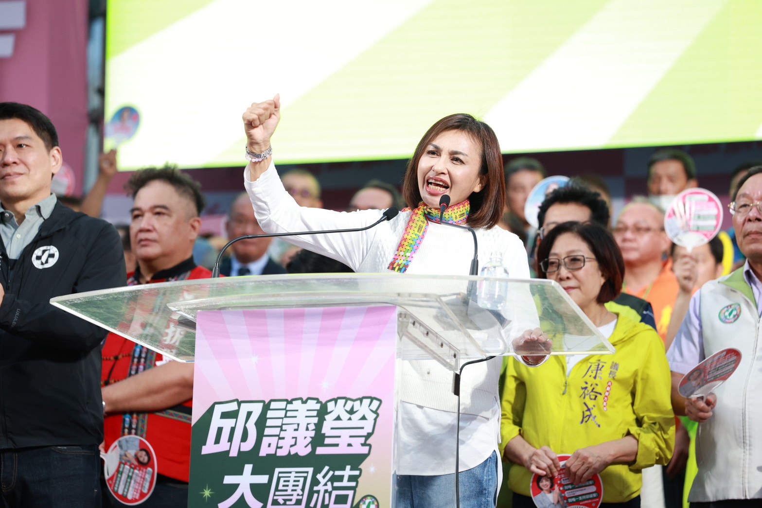 邱議瑩首場造勢爆場5萬人!跨派系最大合體、正副議長首次初選同台 扁蘇獻聲力挺「最強母雞」 - https://www.watchmedia01.com