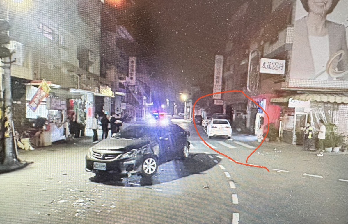 (有影片)/「醉」大惡亟!警員處理酒駕遭酒駕撞! - https://www.watchmedia01.com