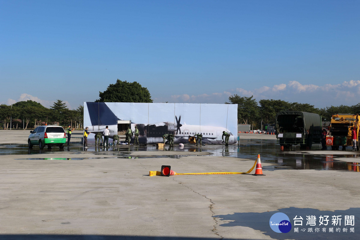 雲林縣政府今(2)日與嘉義縣政府及嘉義航空站在雲林高鐵特定區共同舉辦「114年度場外空難災害聯合防救演習」／林詩涵翻攝
