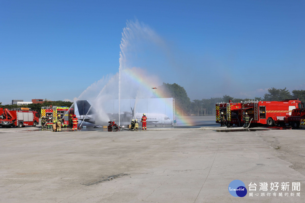 雲林縣政府今(2)日與嘉義縣政府及嘉義航空站在雲林高鐵特定區共同舉辦「114年度場外空難災害聯合防救演習」/林詩涵翻攝