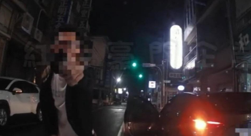 違停被按喇叭不爽亮槍恐嚇!- 竹東狂男見影像曝光投案