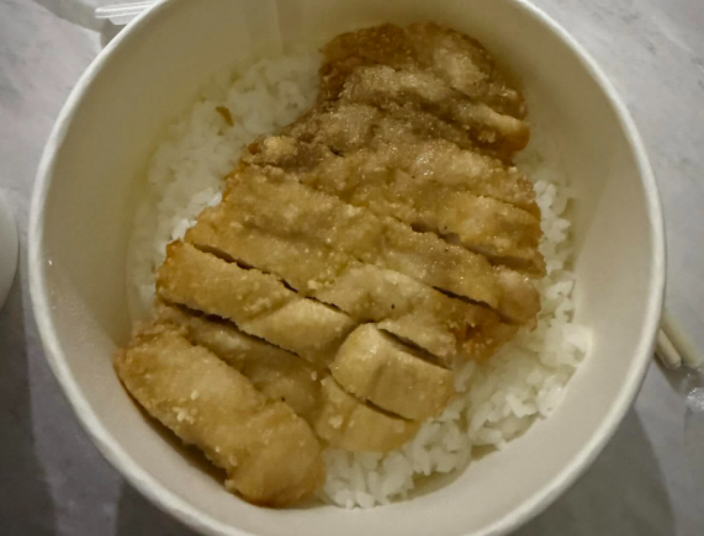 凌晨點外送傻眼！385元泰式檸檬雞腿飯打開只有這樣　苦主：直接氣飽了