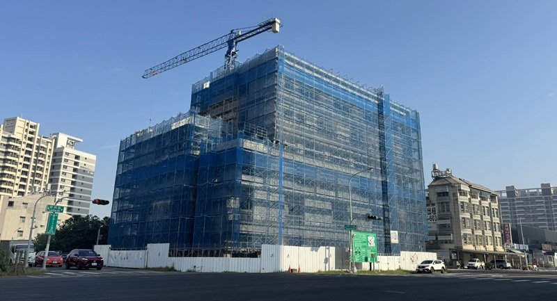 爭取楠梓建設再加速 李雅芬要求後勁公園「做完整」 陳其邁允諾推動二期整建