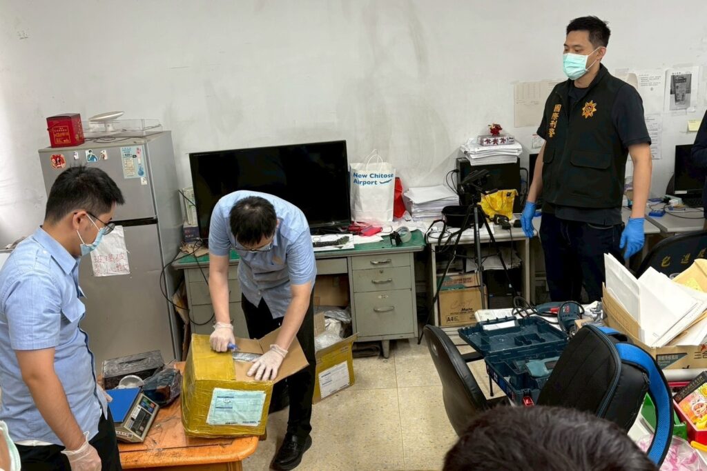 臺越跨境合作偵破運毒集團 查獲雙獅牌海洛因磚52塊 35 MEITU 20251202 125435789