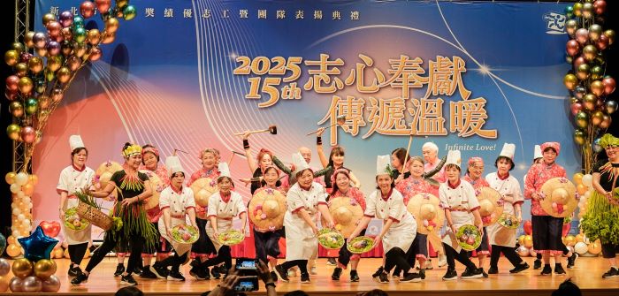 守候城市的溫暖力量 新北表揚金志獎志工暨團隊 20 《圖說》永和民權社區在表揚前表演牛犁上菜秀。〈社會局提供〉