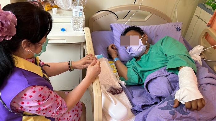 以愛陪伴成果卓越 臺北醫院志工榮獲衛福部及新北市肯定 10 《圖說》多國語言通譯服務。〈臺北醫院提供〉
