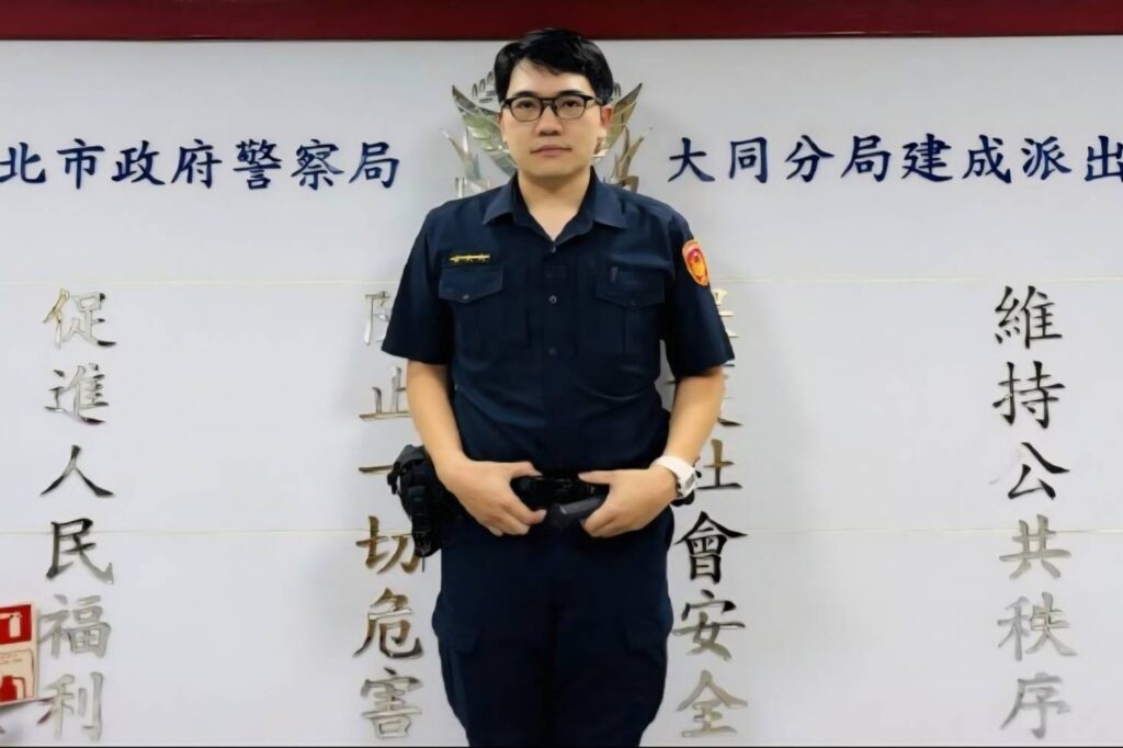 炎熱中午失智翁獨坐街邊 大同暖警溫馨送回家 32 MEITU 20251202 154049127